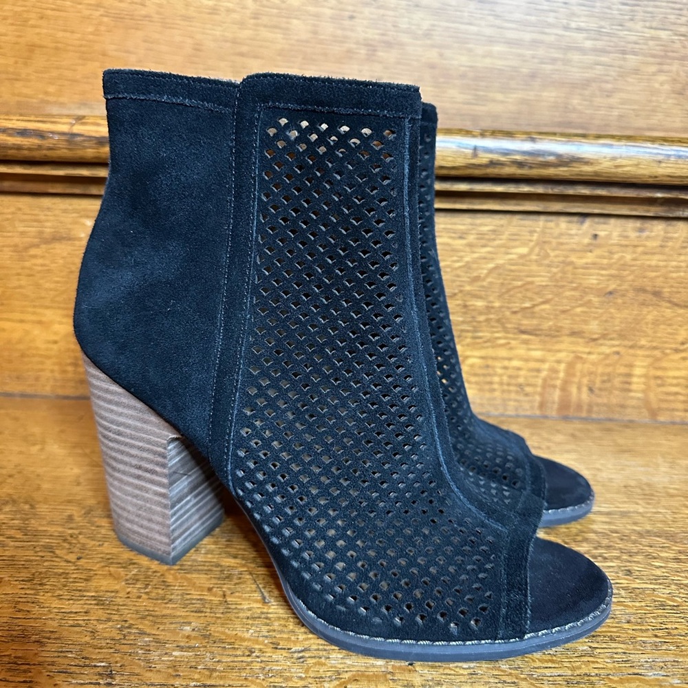 Lucky Brand 8.5 Lakyn Black Suede Leather Perforated Boots Peep Toe Booties - Picture 2 of 9